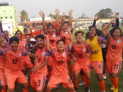 SAFF Women’s Championship 2019: India beat Nepal 3-1 to win their fifth straight title | भारत ने नेपाल को हरा लगातार पांचवीं बार जीता सैफ महिला फुटबॉल का खिताब, 23 मैचों से है 'अपराजेय'