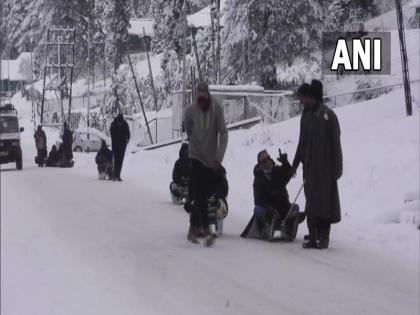 foreign local tourist loves Gulmarg Winter Games waits for heavy jammu kashmir snowfall | जम्मू: देश के साथ विदेशी पर्यटकों को भी है गुलमर्ग के शीतकालीन खेलों का इंतेजार, अब बस कमी है तो जोरदार बर्फबारी की foreign local tourist loves Gulmarg Winter Games waits for heavy jammu kashmir snowfall | जम्मू: देश के साथ विदेशी पर्यटकों को भी है गुलमर्ग के शीतकालीन खेलों का इंतेजार, अब बस कमी है तो जोरदार बर्फबारी की