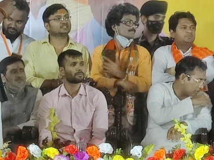 West Bengal Assembly Election Former cricketer Ashok Dinda joins BJP Union Minister Babul Supriyo Kolkata | पश्चिम बंगाल विधानसभा चुनावः पूर्व क्रिकेटर अशोक डिंडा भाजपा और मनोज तिवारी टीएमसी में शामिल