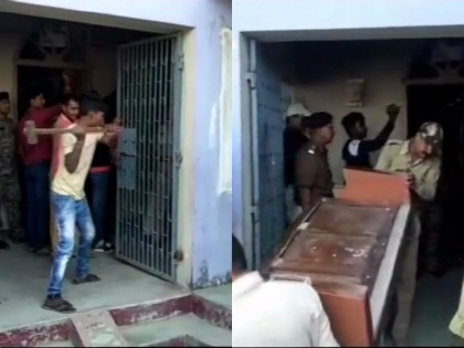 Muzaffapur shelter home case: Police attach the property former Bihar Minister Manju Verma at her residence in Begusarai | मुजफ्फरपुर शेल्टर होम कांड: पूर्व मंत्री मंजू वर्मा के घर कुर्की और संपत्ति जब्त करने पहुंची टीम ने उखाड़ा गेट