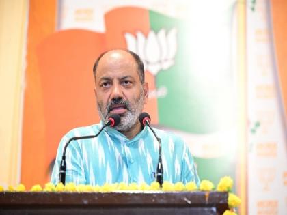 मध्यप्रदेश: पूर्व विधायक मुकेश चतुर्वेदी की बिगड़ी तबीयत, मुख्यमंत्री डॉ. मोहन यादव की तत्परता से एयरलिफ्ट कर कराया गया ग्वालियर शिफ्ट