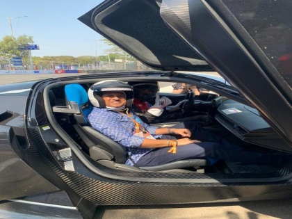 Sachin Tendulkar praises Mahindra Group for driving Pininfarina Battista EV Anand Mahindra reacts | दुनिया की सबसे तेज इलेक्ट्रिक कार चलाकर सचिन तेंदुलकर ने की महिंद्रा समूह की तारीफ, आनंद महिंद्रा ने दी प्रतिक्रिया
