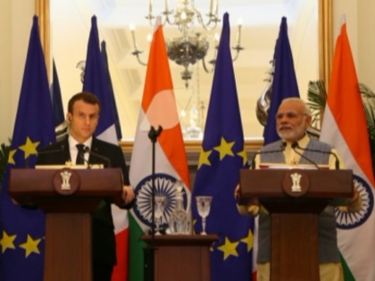 Prime Minister Narendra Modi and visiting French President Emmanuel Macron signed confidentiality agreement | राष्ट्रपति मैक्रों और पीएम मोदी ने मिलाया हाथ, हिंद महासागर के लिए साथ आए भारत-फ्रांस