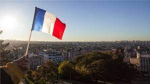 france-changes-flag-colour-to-darker-navy-blue-to-reflect-a-heroic-past | फ्रांस ने राष्ट्रीय ध्वज में हल्के नीले रंग को गहरे नेवी ब्लू में बदला, फ्रांसीसी क्रांति के इतिहास से जोड़ने की कोशिश