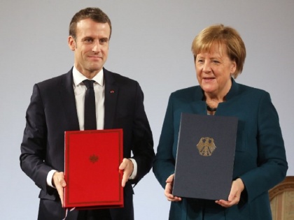 French President Emmanuel Macron and German Chancellor Angela Merkel singed pact for joint military industry | जर्मनी और फ्रांस बनाएंगे ज्वाइंट आर्मी, भारत की तरफ बढ़ाया दोस्ती का हाथ