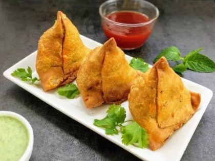 how to make a Fried rice samosa at home recipe in hindi | इस वीकेंड घर पर बनाइए टेस्टी और ईजी फ्राइड राइस समोसा, सब कहेंगे वाह!