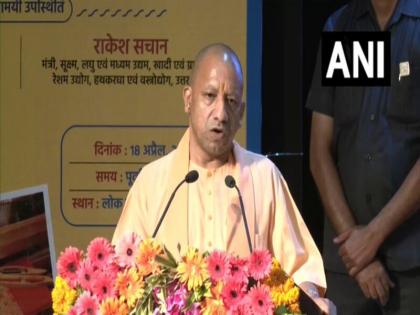 Yogi Adityanath roared again against the mafia said in Lucknow no mafia can scare entrepreneurs | माफिया के खिलाफ फिर गरजे योगी आदित्यनाथ, लखनऊ में कहा- कोई माफिया उद्यमियों को डरा नहीं सकता