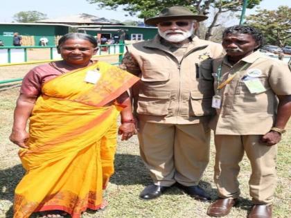 PM Modi meets Bomman and Bailey of 'The Elephant Whispers', spends time at Theppakadu Elephant Camp | 'द एलीफेंट व्हिस्परर्स' के बोम्मन और बेली से मिले पीएम मोदी, थेप्पकडू हाथी शिविर में समय भी बिताया