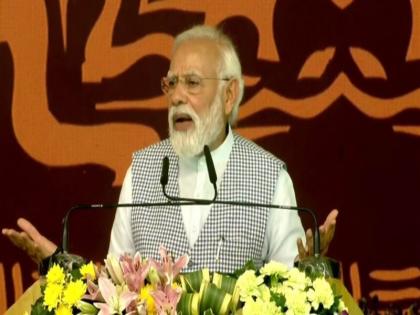 PM Modi attended the Panchayati Raj Conference program organized in Rewa, Madhya Pradesh | मध्यप्रदेश में बोले पीएम मोदी- कांग्रेस ने पंचायती राज व्यवस्था को किया ध्वस्त, गांवों को नजरअंदाज किया, भाजपा ने तिजोरी खोली