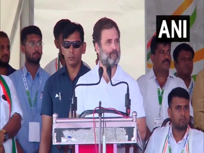 Congress leader Rahul Gandhi addresses election rally in Tumakuru, Karnataka bjp pm modi | कर्नाटक में बोले राहुल गांधी- 'पिछले चुनाव में भाजपा ने विधायकों को पैसा देकर सरकार चोरी की थी'