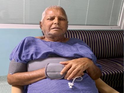 Lalu Prasad health condition improves Misa Bharti shared picture | राजद प्रमुख लालू प्रसाद यादव की हालत में सुधार, बेटी मीसा ने अस्पताल से साझा की तस्वीर