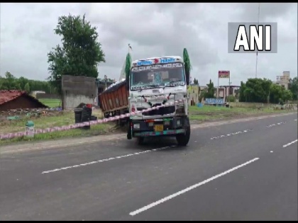 Gujrat: Suspicious truck from Rajasthan Mowed policeman Kiran Raj | गुजरात में नूंह और रांची जैसी घटना, चेकिंग के दौरान संदिग्ध ट्रक रोकने पर ट्रक डाइवर ने सिपाही को कुचला