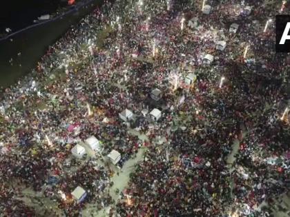 Prayagraj Mahakumbh 2025 live not roads trains crowded ac coaches become general Huge crowd lakhs people arrived train travel bad traffic disrupted watch video | Prayagraj Mahakumbh 2025: महाकुंभ में भारी भीड़?, लाखों लोग पहुंचे, ट्रेन में यात्रा बुरा हाल, कई किलोमीटर तक यातायात बाधित, देखें वीडियो