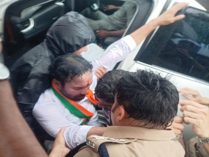 Hyderabad: Kishan Reddy taken into custody amid protest | हैदराबाद: पुसिल ने केंद्रीय मंत्री जी. किशन रेड्डी को हिरासत में लिया, भाजपा के कई वरिष्ठ नेता नजरबंद