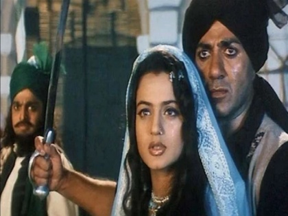 Govinda Was First Offered Sunny Deol Superhit Film Gadar know why he refuse film offer | सनी देओल नहीं गोविंदा को ऑफर हुई थी सुपरहिट फिल्म 'गदर एक प्रेम कथा', फिर इस वजह एक्टर ने कर दिया था मना