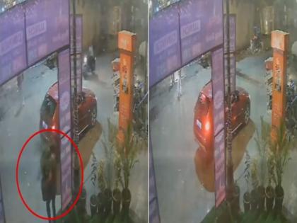 VIDEO: A woman who came in a BMW car in Noida stole the flower pots kept outside a shop, the video went viral | VIDEO: नोएडा में BMW कार में आई महिला ने दुकान के बाहर रखे गमले चुराए, वीडियो हुआ वायरल VIDEO: A woman who came in a BMW car in Noida stole the flower pots kept outside a shop, the video went viral | VIDEO: नोएडा में BMW कार में आई महिला ने दुकान के बाहर रखे गमले चुराए, वीडियो हुआ वायरल