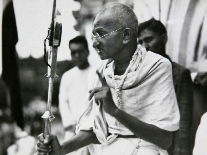 Abhay Kumar Dubey's Blog: There are many reasons to return to Gandhiji | अभय कुमार दुबे का ब्लॉगः गांधीजी के पास लौटने की अनेक हैं वजहें
