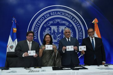 Dominic Republic issued postage stamp on Mahatma Gandhi | डोमिनिक गणराज्य ने महात्मा गांधी पर जारी किया डाक टिकट Dominic Republic issued postage stamp on Mahatma Gandhi | डोमिनिक गणराज्य ने महात्मा गांधी पर जारी किया डाक टिकट