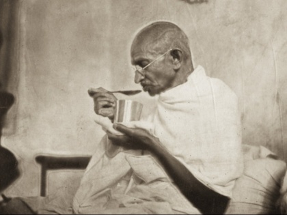 gandhi jayanti 2018 : Mahatma Gandhi's favorite food in hindi | गांधी जयंती विशेषः गुड़ के लड्डू के दीवाने थे महात्मा गांधी, ये हैं उनके पसंदीदा 6 व्यंजन