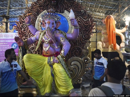 Ganesh Chaturthi festival begins in amid Coronavirus and several sanctions | महाराष्ट्र में कोरोना से साये में कैसे मनाया जा रहा है इस बार गणेश चतुर्थी उत्सव, जानिए कैसी है तैयारी