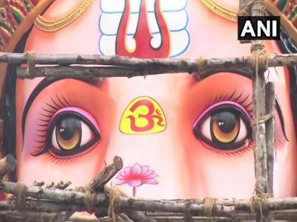 Ganesh Chaturthi 2019 Hyderabad Khairatabad Ganapathi idol final touch being done to 61 feet tall idol | Ganesh Chaturthi: हैदराबाद में इस बार गणपति की 61 फीट ऊंची मूर्ति, देखें तस्वीरें