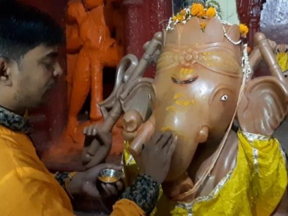 God is also troubled by the heat, the sweat is coming out of Ganesha's statue in Gaya. | भीषण गर्मी से भगवान भी हैं परेशान, गया में गणेश की प्रतिमा से निकल रहा है पसीना