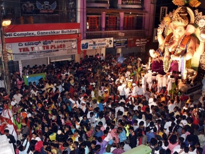 Bengaluru Ganesh idol immersion processions prohibited sale liquor from September 21 to October 1 in various police divisions | Ganesha idol immersion: एक्शन में बेंगलुरु पुलिस, 21 सितंबर से 1 अक्टूबर तक शराब की बिक्री पर प्रतिबंध, जानें वजह