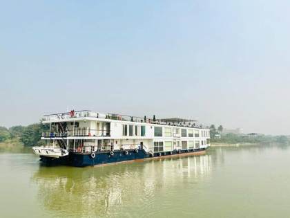 Ganga Vilas Cruise varanasi World's longest luxury river 50 tourist places distance 3200 km, PM narendra Modi show green flag January 13 specialty see pics | Ganga Vilas Cruise: दुनिया का सबसे लंबा लग्जरी रिवर क्रूज ‘एमवी गंगा विलास’,  50 पर्यटक स्थलों से होकर गुजरेगा, 3200 किमी की दूरी, 13 जनवरी को पीएम मोदी दिखाएंगे हरी झंडी, खासियत