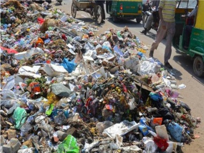 AAP to burn effigies of Ravan made of garbage at 3,500 places to protest aginst BJP's failure in maintaining cleanliness in Delhi | दिल्ली की 3,500 जगहों पर कूड़े से बने रावण के पुतले जलाएगी आम आदमी पार्टी, भाजपा पर साधा निशाना