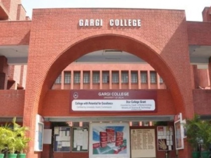 Gargi College Molestation: Hundreds of students march in DU, shout 'Azadi' and 'Inquilab Zindabad' | गार्गी कॉलेज छेड़छाड़ः डीयू में सैकड़ों विद्यार्थियों ने किया मार्च, ‘आजादी’ और ‘इंकलाब जिंदाबाद’ के नारे लगाए