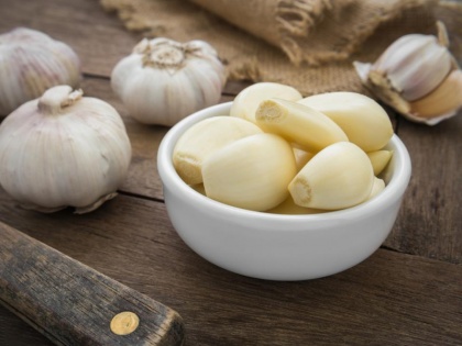 Diet tips: health benefits of eating garlic and honey empty stomach | Diet tips: कोरोना काल में खाली पेट खाएं लहसुन, इम्यूनिटी मजबूत, डायबिटीज जैसे 8 रोगों से मिलेगा छुटकारा