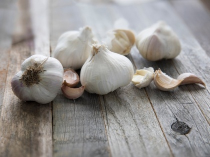 Beauty Tips: 5 easy home remedies of garlic for beautiful skin and hair | ब्यूटी टिप्स: लहसुन के 5 आसान प्रयोग, एक सप्ताह में बालों और स्किन में लाएं शाइन