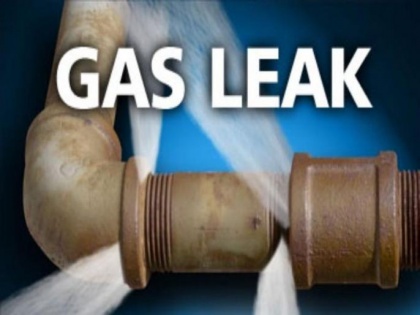 Gas leak reported across Mumbai, BMC Alert, Investigation underway | मुंबई के कई इलाकों में गैस रिसाव की शिकायत, गंध फैलने से मचा हड़कंप, अलर्ट पर बीएमसी