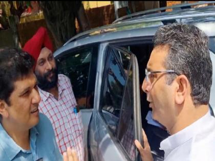 BJP spokesperson Gaurav Bhatia and AAP MLA Saurabh Bhardwaj clashed on the road, there was a tussle over the education model of the Kejriwal government | भाजपा प्रवक्ता गौरव भाटिया और आप विधायक सौरभ भारद्वाज भिड़ गये सड़क पर, केजरीवाल सरकार के शिक्षा मॉडल को लेकर हुई तूतू-मैंमैं