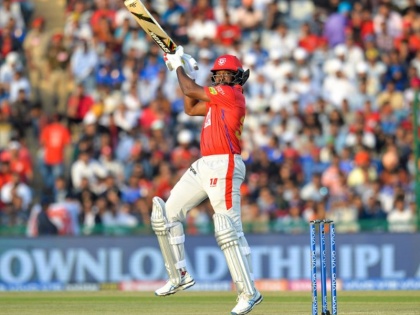 Most Sixes in IPL History: Chris Gayle first batsman to smash 300 Six | IPL: छक्के लगाने के मामले में गेल के आसपास भी नहीं कोई खिलाड़ी, इन्होंने लगाए हैं सबसे ज्यादा छक्के