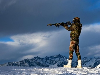 Jammu and Kashmir Army stands firm on LOC even in severe winter threat of terrorist infiltration due to less snowfall | जम्मू-कश्मीर: भयानक सर्दी में भी एलओसी पर डटी है सेना, कम बर्फबारी के कारण आतंकी घुसपैठ का खतरा बरकरार इसलिए सैनिक वापस नहीं बुलाए गए