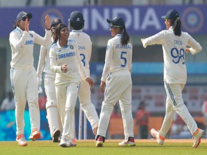 Indian women team defeated England by 347 runs Deepti Sharma bowled brilliantly | IND v ENG: भारतीय महिला टीम ने इंग्लैंड को 347 रन से हराया, दीप्ति शर्मा ने दूसरी पारी में भी शानदार गेंदबाजी की