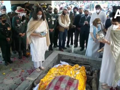 CDS Bipin Rawat Funeral wife Madhulika Rawat same pyre cremation daughters Kritika and Tarini performed last rites | CDS Bipin Rawat Funeral: CDS बिपिन रावत और पत्‍नी मधुलिका का अस्थि विसर्जन कल हरिद्वार में, जानिए बेटी तारिणी और कृतिका ने क्या कहा...