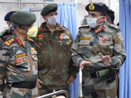 Lockdown Army Chief General Manoj Mukund Narwane Kovid-19 and security situation arrived in Kashmir Valley | Lockdown extension: कश्मीर घाटी पहुंचे सेना प्रमुख जनरल मनोज मुकुंद नरवणे, कोविड-19 और सुरक्षा स्थिति का लिया जायजा