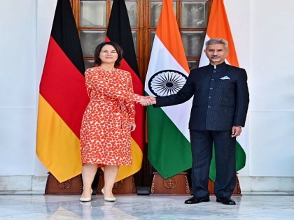 German Foreign Minister Annalena Baerbock said traveling to India is like traveling to the sixth part dr s jaishankar | 21वीं सदी में विश्व व्यवस्था को आकार देने में भारत बनेगा निर्णायक- बोलीं जर्मनी विदेश मंत्री, कहा इंडिया की यात्रा करना दुनिया के छठे हिस्से का सफर करना जैसा