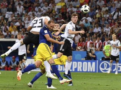 FIFA world Cup 2018: Germany beat Sweden by 2-1 | FIFA World Cup: जर्मनी ने स्वीडन को 2-1 से हराया, नॉकआउट में पहुंचने की उम्मीद बरकरार