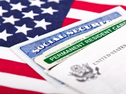 US removes country cap on Green Card, Indian H-1B visa holders to benefit | अमेरिकी संसद ने ग्रीन कार्ड पर लगायी गई सीमा हटायी, भारत के हजारों आईटी पेशेवरों को लाभ