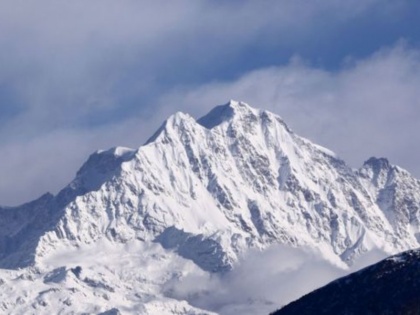 4 British climbers rescued from Nanda Devi Uttarakhand 8 mountaineers still missing | उत्तराखंड: नंदा देवी चोटी से ब्रिटेन के 4 पर्वतारोही को बचाया गया, 8 अब भी लापता