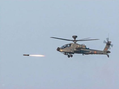 Indian Air Force (IAF) showcased its combat prowess Exercise Vayushakti 2024 Pokhran Range | Vayushakti 2024: दुनिया ने देखी भारतीय वायुसेना की ताकत, राफेल लड़ाकू विमान, अपाचे हेलिकॉप्टर पाकिस्तान सीमा के पास गरजे