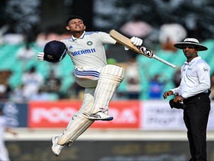 IND vs ENG 3rd Test Day Yashasvi Jaiswal scored a double century | IND vs ENG: यशस्वी जायसवाल ने जड़ा दोहरा शतक, भारत के लिए टेस्ट मैच की एक पारी में सबसे ज्यादा छक्के मारने वाले खिलाड़ी भी बने