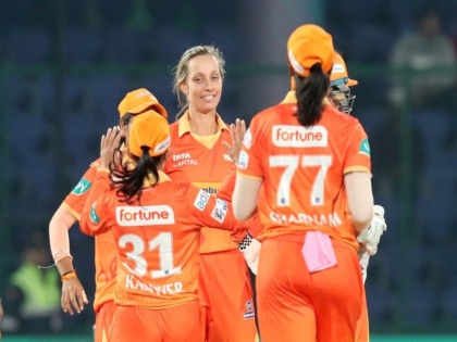 WPL 2024 Gujarat Giants beat Royal Challengers Bangalore Women by 19 runs | WPL 2024: गुजरात जाइंट्स ने आरसीबी को 19 रन से हराया, बेथ मूनी की 85 रन की पारी की मदद से बनाए थे 199 रन