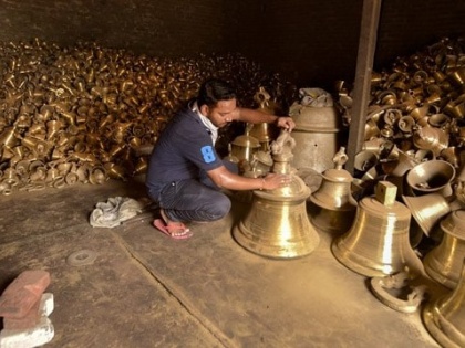 Hindu, Muslim artisans of Jalesar prepare 2.1 tons for Ram temple | राम मंदिर के लिए जलेसर के हिंदू व मुस्लिम कारीगरों ने 2.1 टन का घंटा किया तैयार