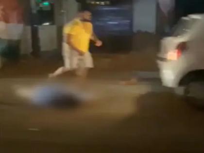 Ghaziabad man smashing head of another person video after fight over parking goes viral | गाजियाबाद: पार्किग को लेकर झगड़े में शख्स का सिर ईंट से कुचला, मौत; विचलित करने वाला वीडियो आया सामने Ghaziabad man smashing head of another person video after fight over parking goes viral | गाजियाबाद: पार्किग को लेकर झगड़े में शख्स का सिर ईंट से कुचला, मौत; विचलित करने वाला वीडियो आया सामने