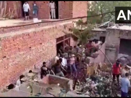 Pencil bomb making factory fire in Ghaziabad, at least 7 killed | गाजियाबाद में पेंसिल बम बनाने वाली फैक्ट्री में लगी आग, दमकल ने आग पर पाया काबू, 7 लोगों की मौत