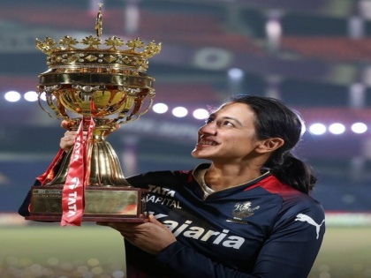 Women’s Premier League final RCB Women lift first-ever trophy Smriti Mandhana virat kohli | WPL final: आरसीबी की जीत के बाद विराट कोहली ने स्मृति मंधाना की टीम से की वीडियो कॉल पर बात, सोशल मीडिया पर आई मीम्स की बाढ़, देखिए